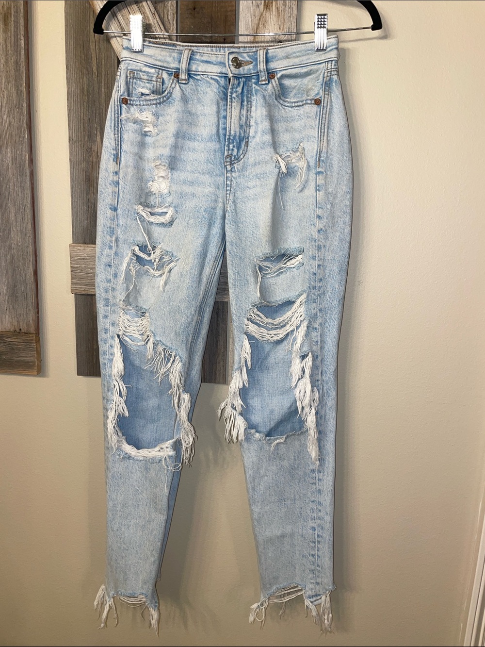 American Eagle Outfitters Light Blue Distressed Boyfriend Jeans